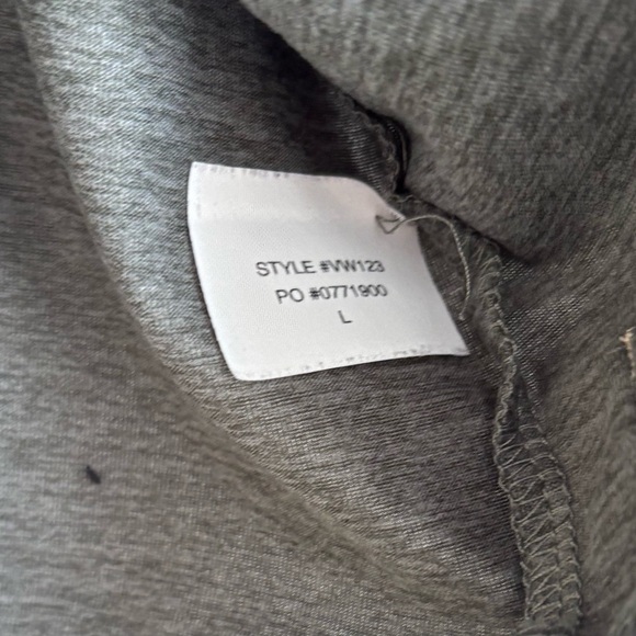 Vuori Energy Sleeveless Tank Top, Heathered Green. Women’s Large - Picture 5 of 5